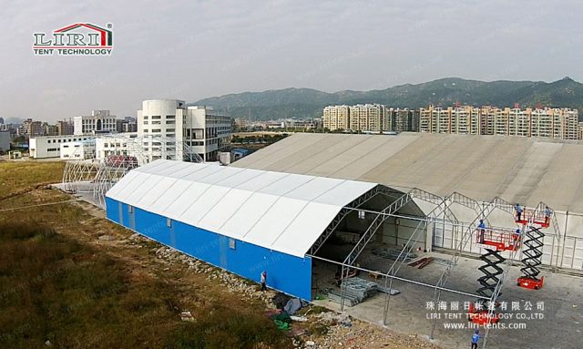 裝配式建筑鋼結構篷房安裝現(xiàn)場